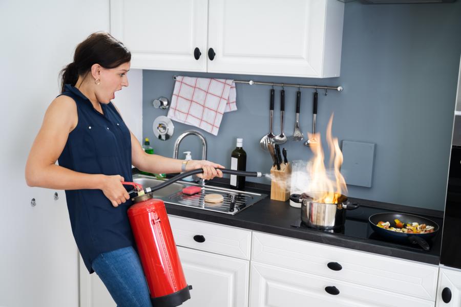 Brandschutz in der Wohnung - wo ist ein Feuerlöscher sinnvoll? - Lifehacks  - Wohnen - Haushalt