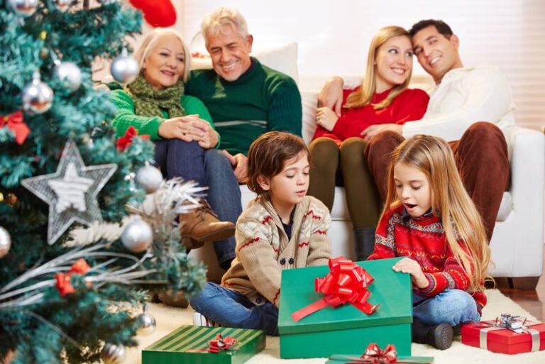 Traditionelle Bescherung am Weihnachtsfest