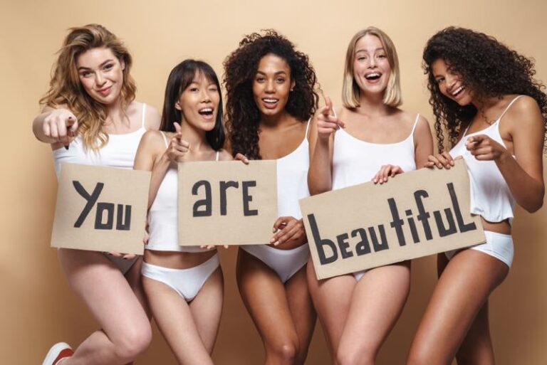 You are beautiful - junge Mädchen in Unterwäsche